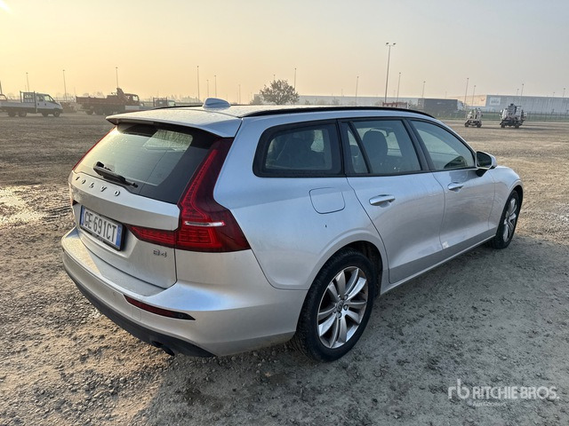 2021 Volvo V60 SW B4 D AUTOM. MOMENTUM BUSINESS Station Wagon - Караван: слика 4 2021 Volvo V60 SW B4 D AUTOM. MOMENTUM BUSINESS Station Wagon - Караван: слика 4