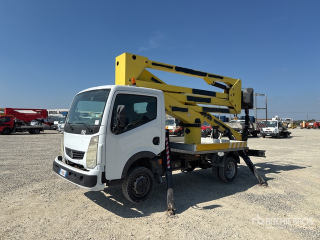 Renault Maxity Piattaforma autocarrata - Камион со подигачка кошница: слика 1 Renault Maxity Piattaforma autocarrata - Камион со подигачка кошница: слика 1