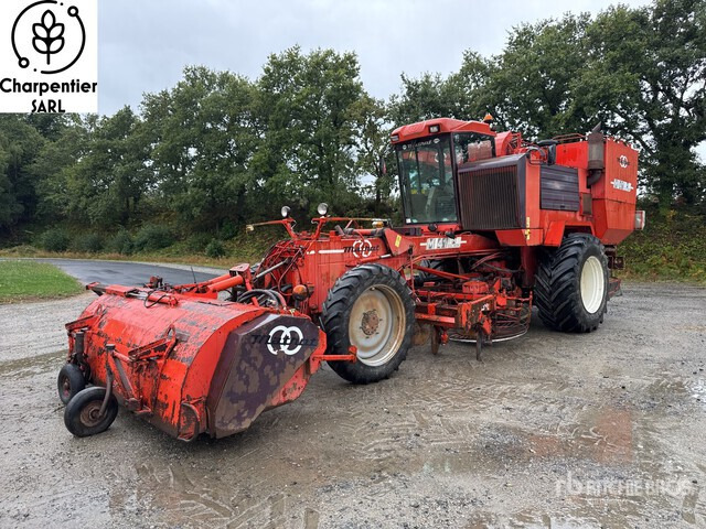 1998 Matrot M41H Self-Propelled 6 Row Machine A ... Sugar Beet Harvester - Жнеач за репка: слика 2 1998 Matrot M41H Self-Propelled 6 Row Machine A ... Sugar Beet Harvester - Жнеач за репка: слика 2
