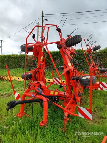 2008 Kuhn GF5902 5.9 m 3-Point 6 Rotor Faneuse Hay Tedder - Мулчер/ Косилка за жива ограда: слика 2 2008 Kuhn GF5902 5.9 m 3-Point 6 Rotor Faneuse Hay Tedder - Мулчер/ Косилка за жива ограда: слика 2