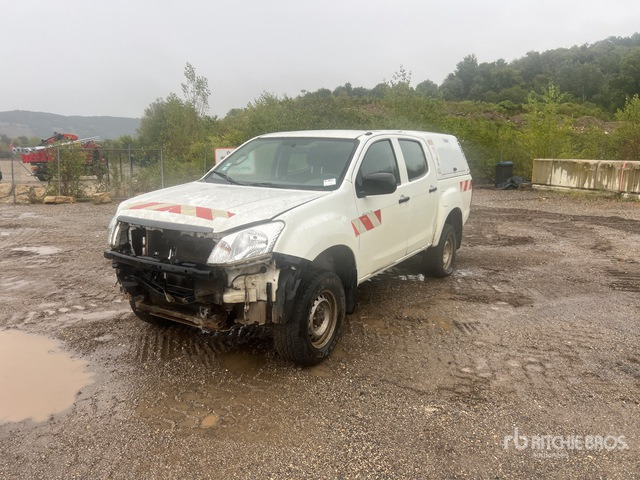 2013 Isuzu D-MAX 4x4 Dual Cab (Inoperable) Pickup - Пикап: слика 4 2013 Isuzu D-MAX 4x4 Dual Cab (Inoperable) Pickup - Пикап: слика 4