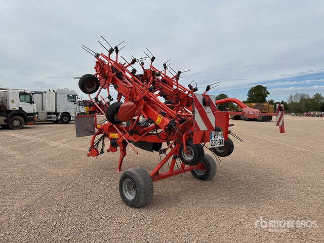 2014 Kuhn GF 10802 T G2 10.8 m 2-Point 10 Rotor Faneuse Hay Tedder - Превртувач и гребло: слика 4 2014 Kuhn GF 10802 T G2 10.8 m 2-Point 10 Rotor Faneuse Hay Tedder - Превртувач и гребло: слика 4