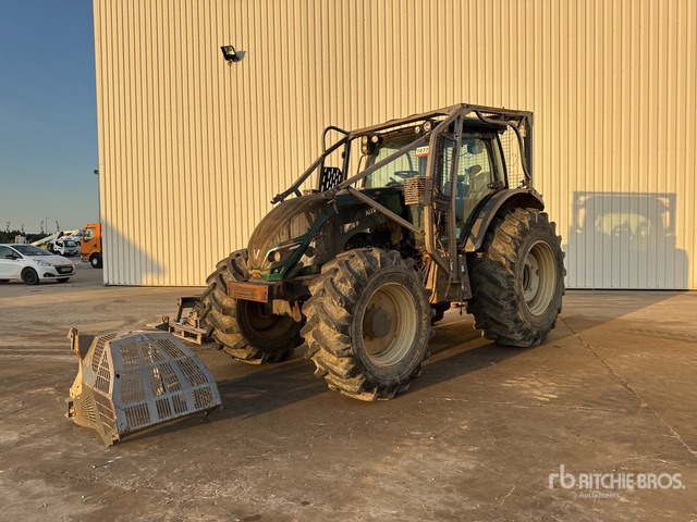 2017 Valtra T174 (Inoperable) 4WD Tractor - Трактор: слика 2 2017 Valtra T174 (Inoperable) 4WD Tractor - Трактор: слика 2
