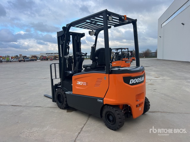 2023 Doosan B30X-7 PLUS 3000 kg Chariot Elevateur Elect ... Electric Forklift - Електричен вилушкар: слика 4 2023 Doosan B30X-7 PLUS 3000 kg Chariot Elevateur Elect ... Electric Forklift - Електричен вилушкар: слика 4