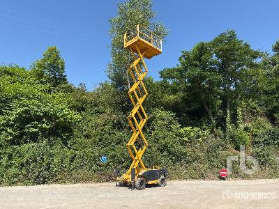 HAULOTTE COMPACT 12DX 4x4 Diesel Nacelle Ciseau - Кревач ножица: слика 2 HAULOTTE COMPACT 12DX 4x4 Diesel Nacelle Ciseau - Кревач ножица: слика 2