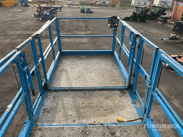 2010 Genie GS5390 4x4 Diesel Scissor Lift - Кревач ножица: слика 5 2010 Genie GS5390 4x4 Diesel Scissor Lift - Кревач ножица: слика 5