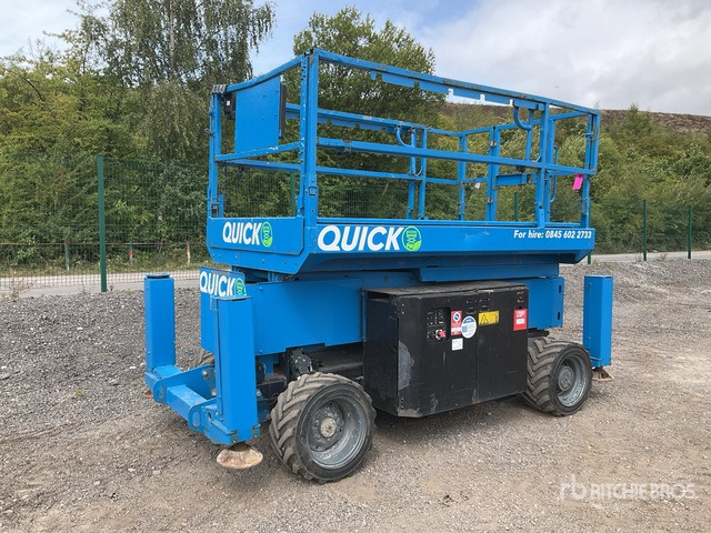 2014 Genie GS2669RT 4x4 Diesel Scissor Lift - Кревач ножица: слика 1 2014 Genie GS2669RT 4x4 Diesel Scissor Lift - Кревач ножица: слика 1