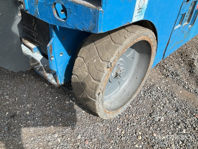 2015 Genie GS-4047 Electric Scissor Lift - Кревач ножица: слика 5 2015 Genie GS-4047 Electric Scissor Lift - Кревач ножица: слика 5