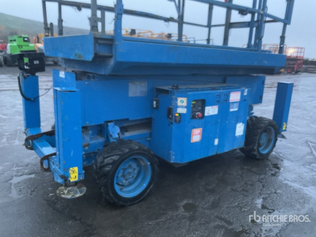 2015 Genie GS3369RT 4x4 Diesel Scissor Lift - Кревач ножица: слика 5 2015 Genie GS3369RT 4x4 Diesel Scissor Lift - Кревач ножица: слика 5