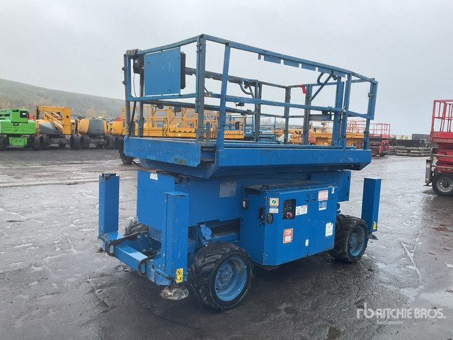 2015 Genie GS3369RT 4x4 Diesel Scissor Lift - Кревач ножица: слика 2 2015 Genie GS3369RT 4x4 Diesel Scissor Lift - Кревач ножица: слика 2