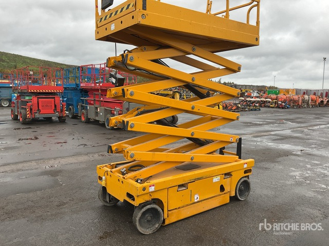 Кревач ножица 2015 Haulotte Compact 12 Electric Scissor Lift: слика 6 Кревач ножица 2015 Haulotte Compact 12 Electric Scissor Lift: слика 6