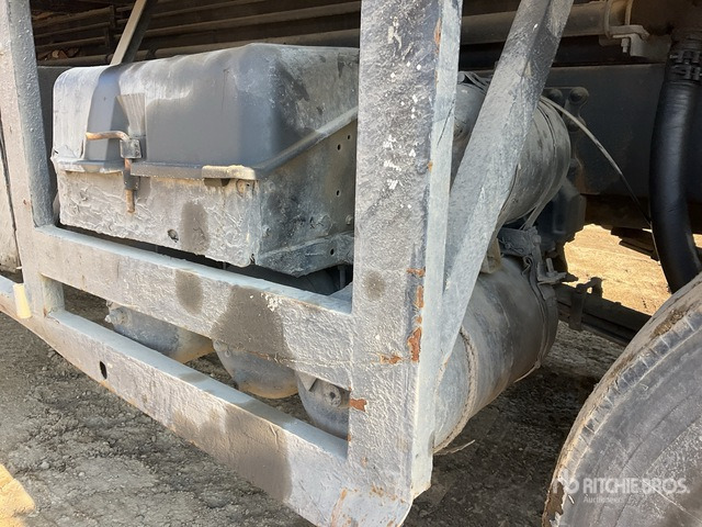 1997 Volvo FH 8x4 Twin-Steer Flatbed Truck - Камион со платформа: слика 4 1997 Volvo FH 8x4 Twin-Steer Flatbed Truck - Камион со платформа: слика 4