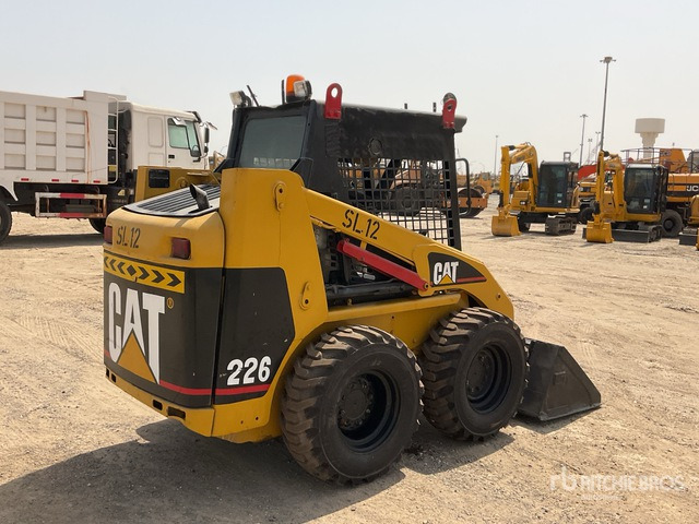 2002 Cat 226 - Компактен натоварувач: слика 3 2002 Cat 226 - Компактен натоварувач: слика 3