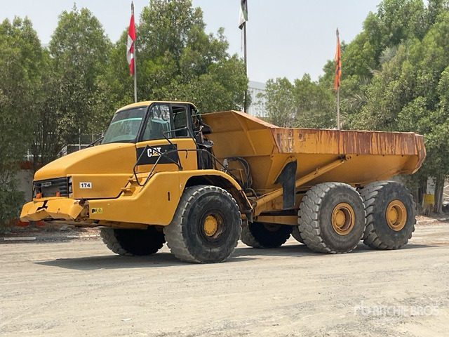 2003 Cat 740 - Зглобен истоварувач: слика 2 2003 Cat 740 - Зглобен истоварувач: слика 2
