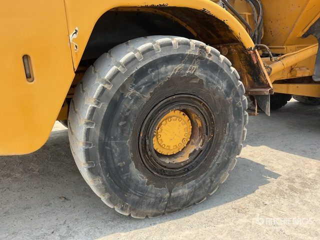 2003 Cat 740 - Зглобен истоварувач: слика 5 2003 Cat 740 - Зглобен истоварувач: слика 5