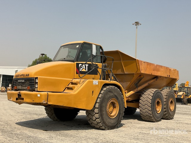 2003 Cat 740 - Зглобен истоварувач: слика 2 2003 Cat 740 - Зглобен истоварувач: слика 2