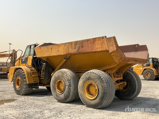 2004 Cat 740 - Зглобен истоварувач: слика 4 2004 Cat 740 - Зглобен истоварувач: слика 4