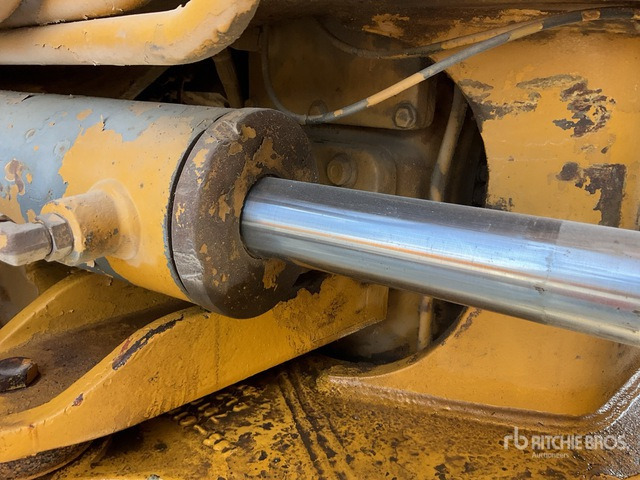 2004 Cat 740 - Зглобен истоварувач: слика 5 2004 Cat 740 - Зглобен истоварувач: слика 5