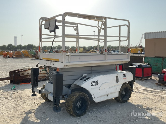 2004 Haulotte Compact 12DX 4x4 Diesel Scissor Lift - Кревач ножица: слика 4 2004 Haulotte Compact 12DX 4x4 Diesel Scissor Lift - Кревач ножица: слика 4