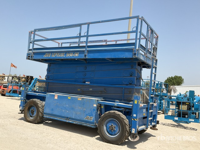 2005 JLG MEWP 245-25 4x4 Diesel Scissor Lift - Кревач ножица: слика 2 2005 JLG MEWP 245-25 4x4 Diesel Scissor Lift - Кревач ножица: слика 2