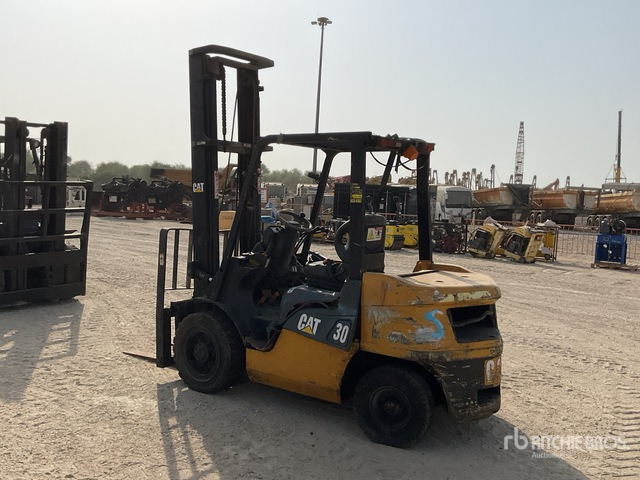 2006 Cat DE30NT 3 ton Forklift - Дизел вилушкар: слика 4 2006 Cat DE30NT 3 ton Forklift - Дизел вилушкар: слика 4