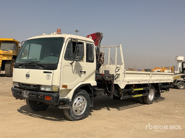 2006 Nissan MK210 2006 HMF 683K1 Knuckle Boom on 4x2 Flatbed Truck with Crane - Камион со платформа, Камион со кран: слика 1 2006 Nissan MK210 2006 HMF 683K1 Knuckle Boom on 4x2 Flatbed Truck with Crane - Камион со платформа, Камион со кран: слика 1