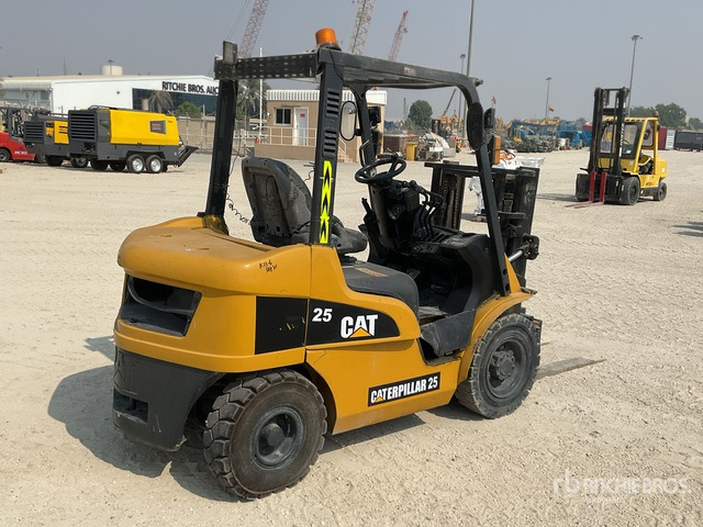 2010 Cat DP25NT 2.5 ton Forklift - Дизел вилушкар: слика 3 2010 Cat DP25NT 2.5 ton Forklift - Дизел вилушкар: слика 3
