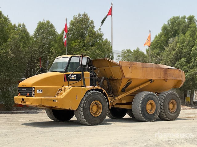 2011 Cat 740 - Зглобен истоварувач: слика 1 2011 Cat 740 - Зглобен истоварувач: слика 1