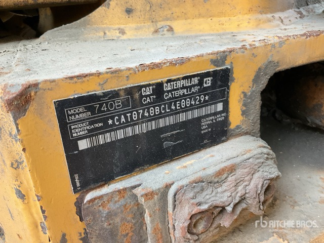 2011 Cat 740B - Зглобен истоварувач: слика 1 2011 Cat 740B - Зглобен истоварувач: слика 1