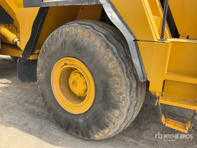 2011 Komatsu HM400-2 - Зглобен истоварувач: слика 5 2011 Komatsu HM400-2 - Зглобен истоварувач: слика 5