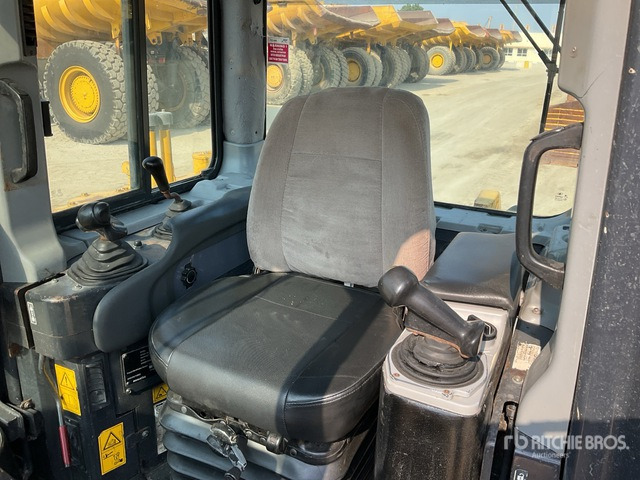 2012 Komatsu D155A-6 Crawler Dozer - Булдожер: слика 5 2012 Komatsu D155A-6 Crawler Dozer - Булдожер: слика 5