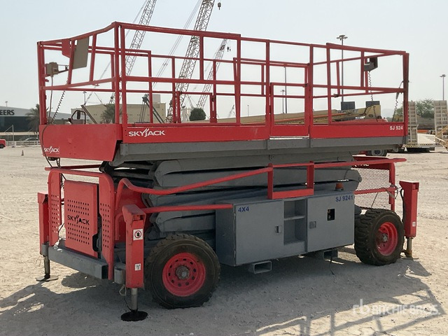2012 Skyjack SJ9241 4x4 Diesel Scissor Lift - Кревач ножица: слика 2 2012 Skyjack SJ9241 4x4 Diesel Scissor Lift - Кревач ножица: слика 2