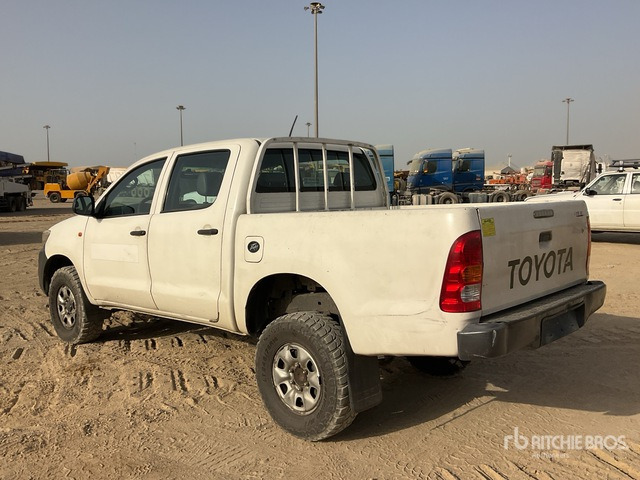 2012 Toyota Hilux 4x4 Crew Cab Pickup - Пикап: слика 2 2012 Toyota Hilux 4x4 Crew Cab Pickup - Пикап: слика 2