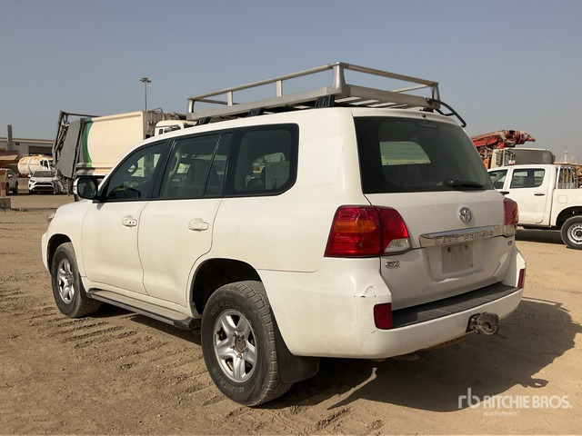 2012 Toyota Land Cruiser GX 200L 4x4 SUV - SUV: слика 2 2012 Toyota Land Cruiser GX 200L 4x4 SUV - SUV: слика 2