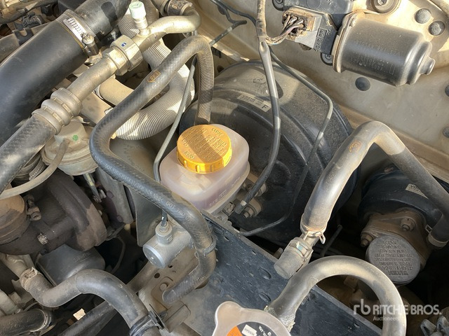 2013 Nissan Patrol GL 4x4 SUV - SUV: слика 4 2013 Nissan Patrol GL 4x4 SUV - SUV: слика 4