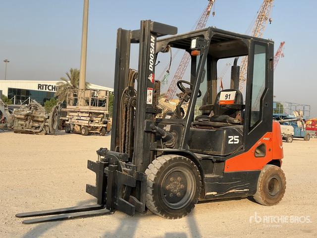2014 Doosan D25S-2 2.5 ton Forklift - Дизел вилушкар: слика 1 2014 Doosan D25S-2 2.5 ton Forklift - Дизел вилушкар: слика 1