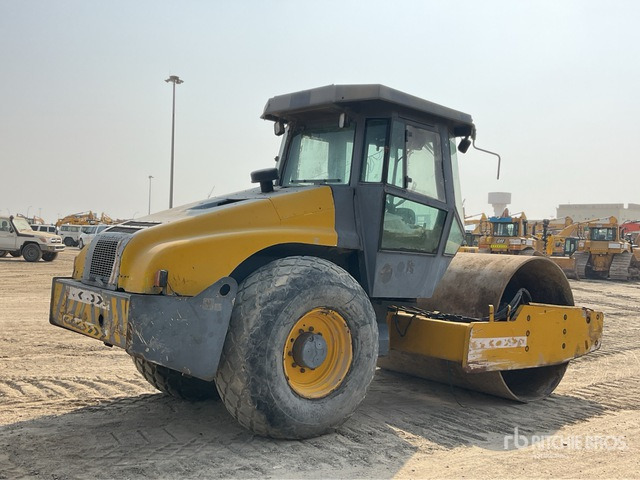 2014 Dynapac CA250D - Компактор: слика 4 2014 Dynapac CA250D - Компактор: слика 4