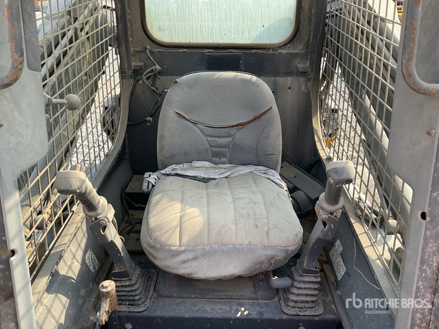 2014 New Holland L225 (Inoperable) Skid Steer Loader - Компактен натоварувач: слика 5 2014 New Holland L225 (Inoperable) Skid Steer Loader - Компактен натоварувач: слика 5