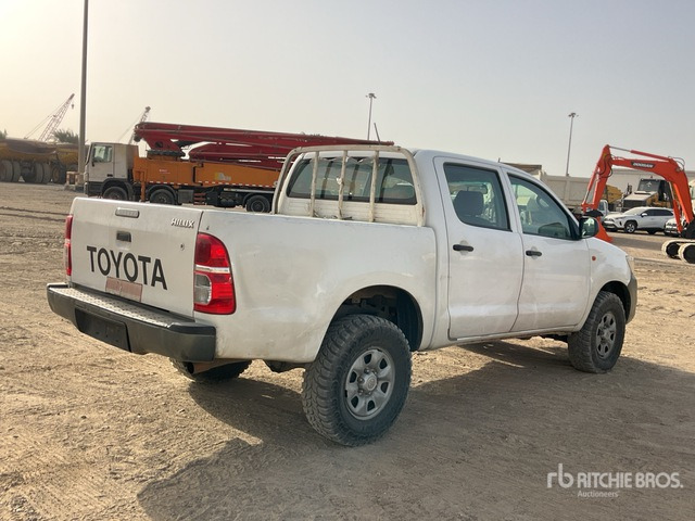 2014 Toyota Hilux 4x4 Crew Cab Pickup - Пикап: слика 3 2014 Toyota Hilux 4x4 Crew Cab Pickup - Пикап: слика 3