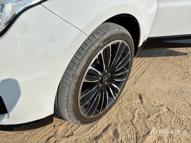 2015 Land Rover Range Rover AWD SUV - SUV: слика 4 2015 Land Rover Range Rover AWD SUV - SUV: слика 4