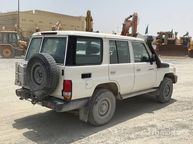 2018 Toyota Land Cruiser 76L 4x4 SUV - SUV: слика 4 2018 Toyota Land Cruiser 76L 4x4 SUV - SUV: слика 4