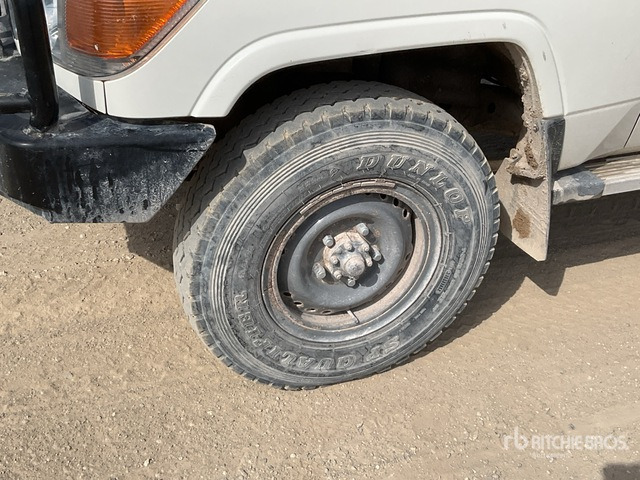 2019 Toyota Land Cruiser 76L 4x4 SUV - SUV: слика 5 2019 Toyota Land Cruiser 76L 4x4 SUV - SUV: слика 5