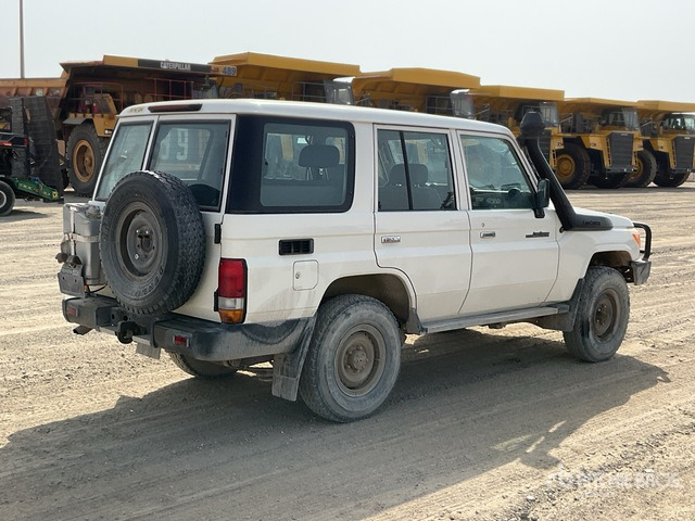 2019 Toyota Land Cruiser 76L 4x4 SUV - SUV: слика 4 2019 Toyota Land Cruiser 76L 4x4 SUV - SUV: слика 4