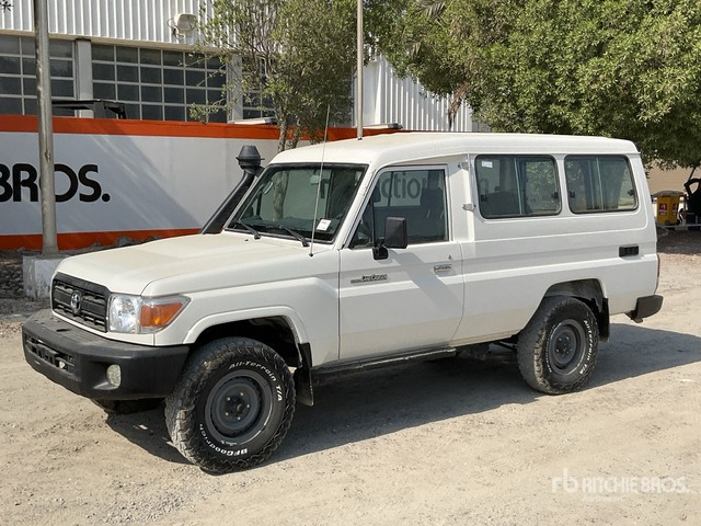 2019 Toyota Land Cruiser 78L 4x4 SUV - SUV: слика 2 2019 Toyota Land Cruiser 78L 4x4 SUV - SUV: слика 2
