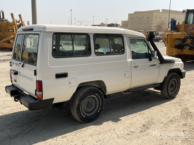 2019 Toyota Land Cruiser 78L 4x4 SUV - SUV: слика 5 2019 Toyota Land Cruiser 78L 4x4 SUV - SUV: слика 5