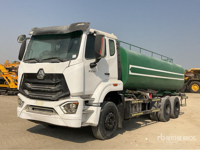 2019 Wuhan ZZ1255N4646E1 20000 L 6x4 Water Truck - Камион цистерна: слика 1 2019 Wuhan ZZ1255N4646E1 20000 L 6x4 Water Truck - Камион цистерна: слика 1