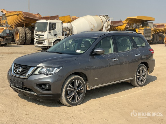 2020 Nissan Pathfinder 4WD Hybrid SUV - SUV: слика 1 2020 Nissan Pathfinder 4WD Hybrid SUV - SUV: слика 1