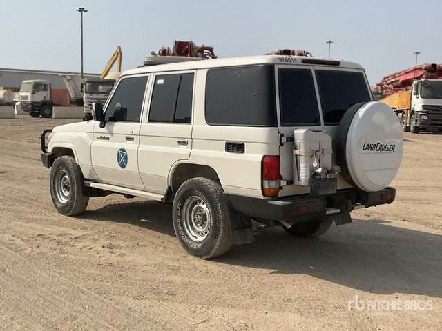 2021 Toyota Land Cruiser 76L 4x4 SUV - SUV: слика 4 2021 Toyota Land Cruiser 76L 4x4 SUV - SUV: слика 4