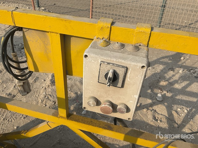 2002 Platform 300 Electric Work Platform - Додаток за Градежна машина: слика 4 2002 Platform 300 Electric Work Platform - Додаток за Градежна машина: слика 4