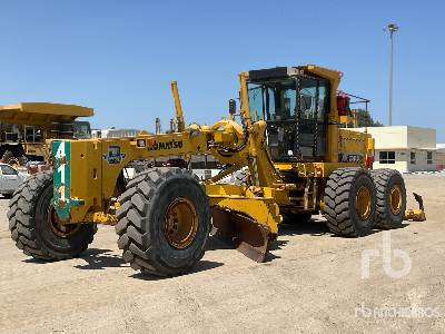 KOMATSU GD825A-2 - Порамнувач: слика 1 KOMATSU GD825A-2 - Порамнувач: слика 1